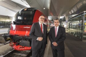 Andreas Matthä (ÖBB Holding AG), links, sowie Siemens Generaldirektor Wolfgang Hesoun anläßlich der 60. Railjet-Flotten-Präsentation am 10. 12. 2016. Foto: ÖBB / Florian Albert
