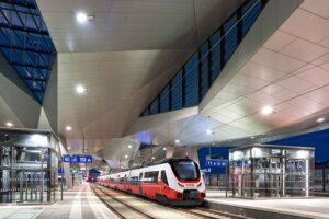 Blick auf eine ÖBB-Talent 3-Garnitur am Wiener Hauptbahnhof. Foto: Bombardier