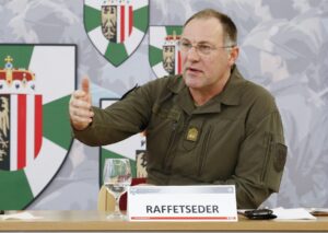 Generalmajor Mag. Kurt Raffetseder referierte über die neuen Herausforderungen beim Österreichischen Bundesheer. Foto: Vzlt Georg Simader