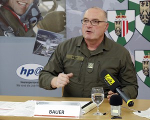 Und Oberst Emmerich Bauer stand einmal mehr für das salonfähige Bundesheer als Arbeitgeber. Foto: Vzlt Georg Simader 