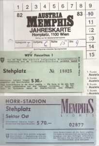 Violette Einrittkarten im Wandel der Zeit. Oben eine Dauerkarte von 1982/83, darunter eine Stehplatzkarte der Horr-Platz-Premiere vom 26. August 1973 (4 : 1-Erfolg über die Vienna) und unten eine Osttribünen-Karte vom Herbst 1994. Sammlung: oepb