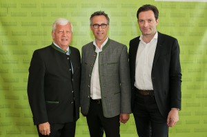 Der eine geht, die anderen kommen. Im Bild von links: Bauernbund-Präsident a. D. Abg.z.NR Jakob Auer, Neo-Bauernbund Präsident Dipl.-Ing. Georg Strasser, sowie Neo-Bauernbund-Direktor Mag. Norbert Totschnig. Foto: Harald Klemm