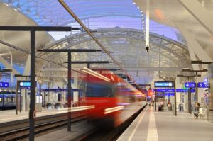 Aber auch der Hauptbahnhof in der Mozartstadt Salzburg braucht keinen internationalen Vergleich mehr zu scheuen. Foto: ÖBB/Deopito