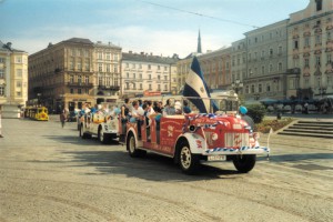 So klein fing vieles an. VÖEST´ler trafen sich am Linzer Hauptplatz um zum Derby gegen die LASK Amateure in die Neue Heimat zu fahren, damals, im Mai 1999. Foto: Johann Schornsteiner 