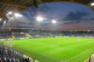 2012 zog der SKN St. Pölten vom alten Voith-Platz aus und spielt seit dieser Zeit in der neu erschaffenen NV-Arena. 8.000 Zuschauer fasst dieses reine Sitzplatz-Stadion-Areal. Foto: oepb 