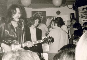 Die Band Gipsy Love live in der Camera, 1971. Foto: Privatsammlung Karl und Anna Ratzer