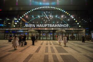 LICHTBLICK Wien Hauptbahnhof: Globenbogen und die neue Seidenstraße. Foto: ÖBB / Christian Zenger