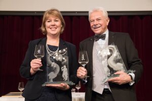 Bacchuspreisträger 2017: Anne J. Thysell (Spar), sowie Prof. Dr. Walter Kutscher (Vizepräsident Wiener Sommelier Verein) Foto: ÖWM / Anna Stöcher 