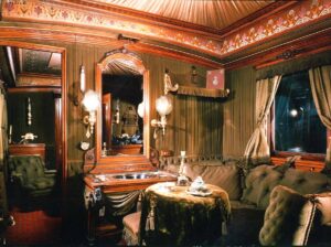 Die Innenansicht des Hofsalonwagens HZ 0011 der k.u.k. Österreichischen Staatsbahn. Dieser hatte ein Gewicht von 18 t. Foto: Technisches Museum Wien