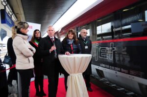 Von links: Elisa De Berti, Verkehrsreferentin Regione Veneto; Ermelinda Damiano, Vertreterin der Stadt Venedig; Kurt Bauer, Leiter Fernverkehr ÖBB; Barbara Degani, Vizeministerin des Umweltministeriums in Italien; Giorgio Spadi, Leiter Strategische Planung Trenord. Foto: ÖBB