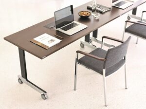 Home-Office, oder aber eben einfach "Arbeiten von zu Hause aus" liegt seit einigen Jahren im Trend. Wiesner-Hager hat dafür stets das richtige Mobiliar. Foto: Wiesner-Hager Möbel GmbH