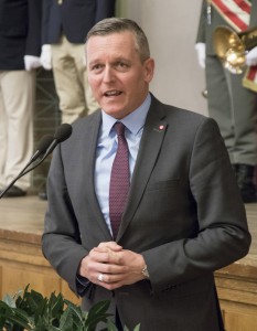 Verteidigungsminister Mario Kunasek in seiner Ansprache an die erfolgreichen Absolventen. Foto: Bundesheer / Simader