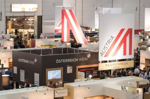 Blick auf den ÖWM-Stand in Halle 17 auf der ProWein in Düsseldorf. Foto: ÖWM/WKÖ/Tibor Rauch 