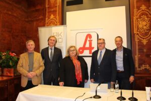 Von links: Ao. Univ.-Prof. Dr. Michael Kundi, Prim. Univ-Prof. Dr. Karl Zwiauer, Dr. Irmgard Lechner, OA Dr. Robert Weinzettel, Mag. pharm. Peter Gonda. Foto: Ärztekammer für Niederösterreich