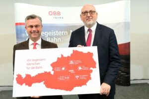 In einem Pressegespräch haben Bundesminister Norbert Hofer (links) und ÖBB Vorstandsvorsitzender Andreas Matthä die Investitionsprojekte für die Ostregion präsentiert. Foto: ÖBB/Andreas Scheiblecker 