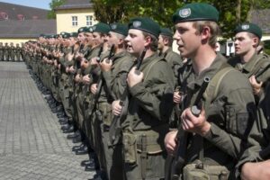 "Ich gelobe, mein Vaterland, die Republik Österreich, und sein Volk zu schützen!" - so wird es wieder lautstark aus zahlreichen Kehlen erschallen. Foto: BMLV