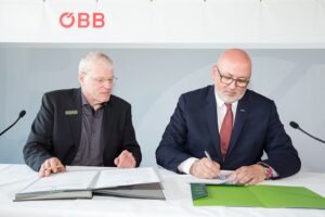 Greenpeace-Geschäftsführer Alexander Egit (links), sowie ÖBB-Vorstandsvorsitzender Andreas Matthä vereinbarten am 7. Mai 2018 den Fortschritt und Ausbau der gemeinsamen Zusammenarbeit. Foto: ÖBB / Andreas Scheiblecker