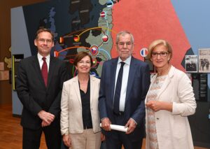 Von links: Wissenschaftlicher Leiter Christian Rapp, First Lady Doris Schmidauer, Bundespräsident Alexander Van der Bellen, sowie Landeshauptfrau Johanna Mikl-Leitner. Foto: NLK: Burchhart