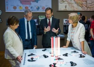 Wie sein Vorgänger Heinz Fischer ist auch das nunmehrige Staatsoberhaupt Alexander Van der Bellen sehr mit der Historie Österreichs vertraut und ein steter Mahner im Kampf gegen das Vergessen. Foto: NLK: Burchhart