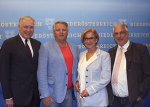 Von links: NÖGUS-Vorsitzender Landesrat Martin Eichtinger, NÖGKK-Obmann Gerhard Hutter, Landeshauptfrau Johanna Mikl-Leitner und Präsident der Ärztekammer für NÖ, Dr. Christoph Reisner, MSc. Foto: Ärztekammer für NÖ 