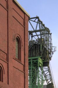In Bochum befindet sich auch das Deutsche Bergbau-Museum. Hier ein Blick auf die Zeche Carolinenglück Schacht 2/3 der Stadt. Foto: Klartext Verlag / Rolf Arno Specht