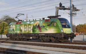 Seit Sommer 2018 sind die ÖBB zu 100 Prozent mit grünem Bahnstrom unterwegs – bis 2030 ist „100% grüne Mobilität“ das erklärte Ziel. Gemäß diesem Motto ist die ÖBB-Klimalok seit kurzem in ganz Österreich unterwegs. Foto: ÖBB / Deopito