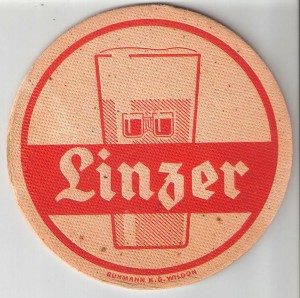 Im Jahre 1981 eingestellt, seit 2017 wieder erhältlich das traditionelle Linzer Bier. Foto: oepb