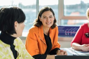 Vorständin ÖBB-Infrastruktur AG Silvia Angelo Foto: Emily Müllner. Privat ist sie Boxerin mit Leib und Seele. Mehr Infos unter: https://blog.oebb.at/vorstaendin/