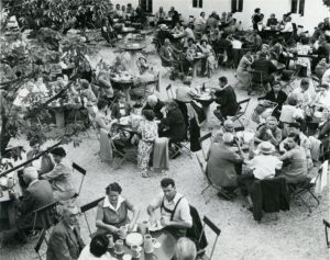 Das Augustiner Bräustüberl, hier im Jahre 1957, ist heute noch als Breitwieserhof bekannt, und besticht durch gutbürgerliche Küche, garniert mit deftiger Hausmannskost. Foto: Sammlung Günter Kaar