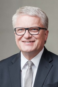 ³Selbst in Zeiten der Wirtschaftskrise ab 2009 zeigte sich in Linz eine Zunahme der unselbständigen Beschäftigten um 10 Prozent. Ältere ArbeitnehmerInnen sind jedoch am stärksten von der Arbeitslosigkeit betroffen. Wir brauchen aber auch dringend Qualifikationsmaßnahmen für Jüngere ohne Berufsausbildung.², so der Linzer Bürgermeister MMag. Klaus Luger im Rahmen eines Pressegespräches in Linz. Foto: Stadt Linz / Robert Maybach