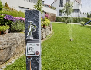 Perfekt versorgte Pflanzen – auch im Urlaub mit dem Bewässerungscomputer Master von GARDENA. Foto: GARDENA