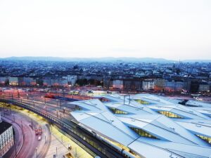 Immer wieder faszinierend und nach wie vor eine architektonische Meisterleistung ist das Rautendach des Wiener Hauptbahnhofes, der heute am Areal des ehemaligen Wiener Südbahnhofes steht. Foto: ÖBB / Phillipp Horak