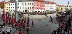 Panorama-Blick am malerischen Marktplatz von Haag / Hausruck über die Angelobung am 4. Oktober 2019. Foto: BMLV / Vzlt Anton Mickla