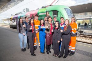 Silvia Angelo, Vorständin der ÖBB-Infrastruktur AG (Bildmitte), freut sich bereits heute auf die neuen Fachkräfte von morgen. Foto: ÖBB / Andreas Scheiblecker