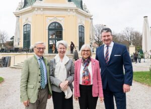 Im Bild von links: Bundeskanzler a.D. Aufsichtsratsvorsitzender Dr. Wolfgang Schüssel, Bundesministerin Mag. Elisabeth Udolf-Strobl, sowie die scheidende Zoo-Direktorin Dr. Dagmar Schratter und ihr Nachfolger mit Jahresbeginn 2020 Dr. Stephan Hering-Hagenbeck. Foto: Daniel Zupanc