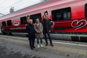 Im Bild von rechts: ÖFB-Sportdirektor Peter Schöttel, ÖFB-Teamspielerin Jasmin Eder und ÖFB-Präsident Dr. Leo Windtner. Foto: GEPA