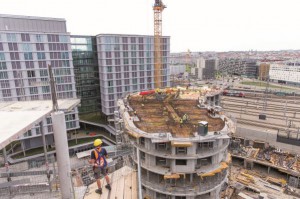 Rund 450 Wohnungen, ein Büroturm und ein Hotel, sowie Einzelhandelsflächen werden bis Ende des Jahres 2020 fertiggestellt. Foto: © Schöck Bauteile GmbH / Franz Pflügl 