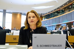 “Der Erhalt der Artenvielfalt ist ein gemeinsames Ziel, ebenso wie die Lebensgrundlage der Biobauern zu sichern.”, so Simone Schmiedtbauer, Agrarsprecherin der ÖVP im Europaparlament. Foto: © Stravros Tzovaras