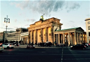 Das Brandenburger Tor gilt heute als das Wahrzeichen für die geöffnete und wiedervereinigte deutsche Hauptstadt Berlin. Foto: Martin Sohl / oepb
