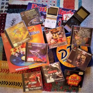 Flüchtet man denn nicht mit jedem Spiel aus der Realität? Spiele, gerade wenn es sich dabei um Gesellschaftsspiele für die ganze Familie handelt, fördern meist die Entwicklung der Kleinen. Wenn diese dann später in ihre “Computerspiele-Welt” abtauchen, ist insofern nichts dagegen zu sagen, wenn man die Kinder und Jugendlichen auf etwaig lauernde Suchtgefahren hinweist. Die Kunst ist und bleibt doch immer wieder, real mit beiden Beinen im Leben zu stehen. Foto: © oepb
