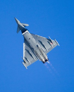 Wie ein Pfeil am Firmament fühlt sich das Überschalltraining der österreichischen Eurofighterpiloten an. Foto: Bundesheer / Simader