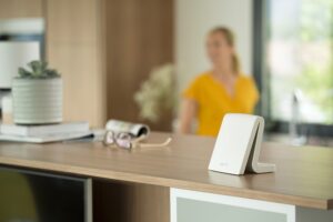 Die smarte Steuerungszentrale von Somfy ist ein echter Allrounder: TaHoma ist einfach zu bedienen und flexibel zu erweitern. Foto: © Somfy)
