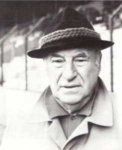 Josef „Pepi“ Argauer, der heute 110 Jahre alt wäre, im Herbst 1985 im Horr-Stadion der Wiener Austria. Foto: privat.
