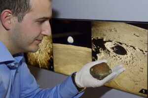  Dr. Ferrière & Oued Awlitis 001 Meteorit. Foto:  © NHM Wien, Kurt Kracher 