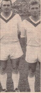 Ernst Happel (links) und Gerhard Hanappi am 30. November 1958 im Linzer Stadion. RAPID schlug den Staatsliga A-Aufsteiger LASK vor 15.000 Zuschauern mit 4 : 1. Foto: Erwin H. Aglas / oepb