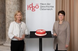 Im Bild links die ÖNB-Generaldirektorin Dr. Johanna Rachinger, sowie die hdgö-Direktorin Dr. Monika Sommer. Foto: © hdgö / Lorenz Seidler 